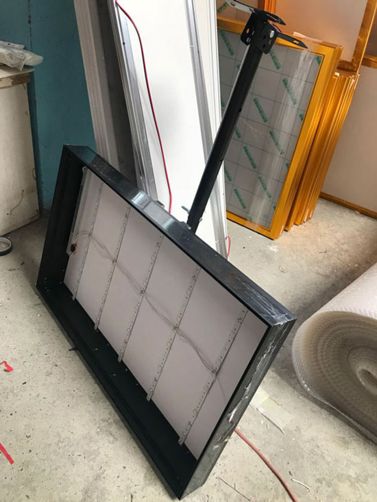 悬挂式---黑色卡布灯箱