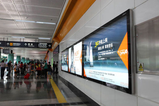 车站走廊灯箱
